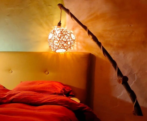 Lampadaire en bambou et bois flotté